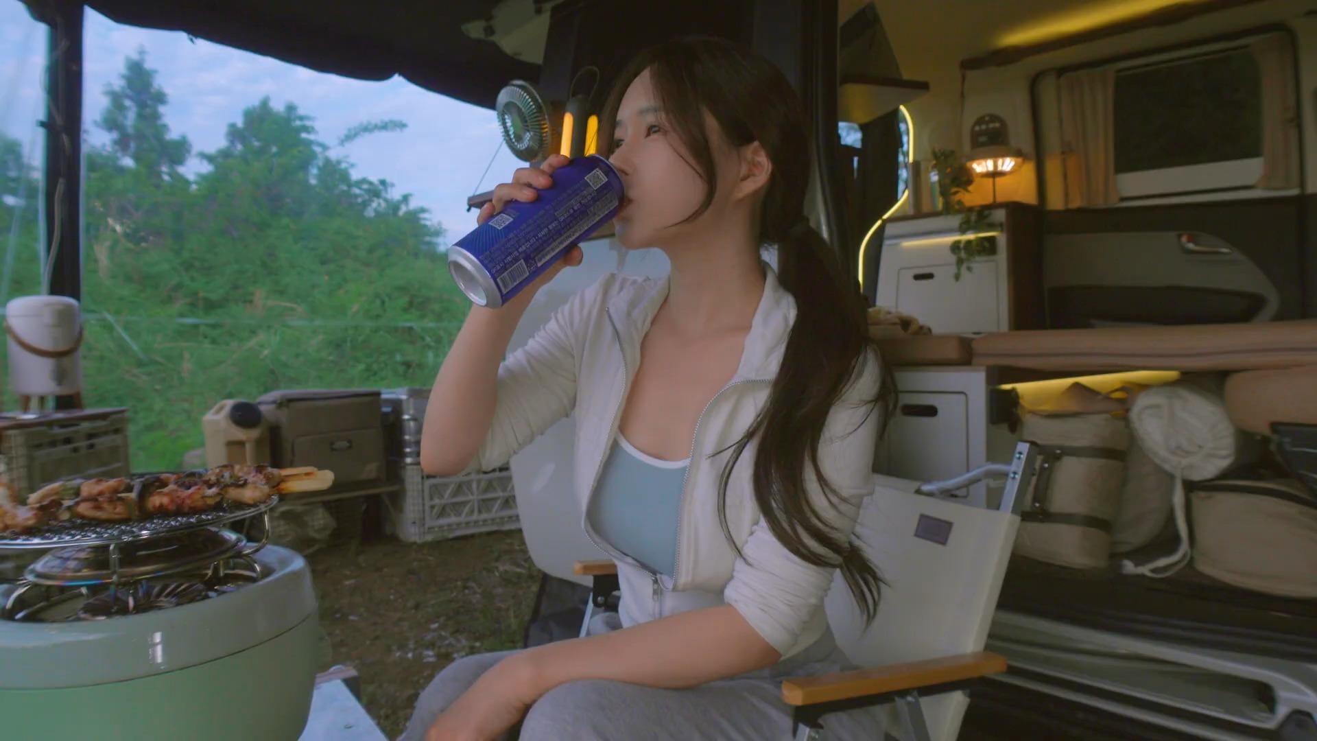 杭州投用无人机足球基地 吸引青少年“空中对抗”